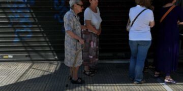 Η τραπεζική αργία φέρνει αλαλούμ με τις συντάξεις