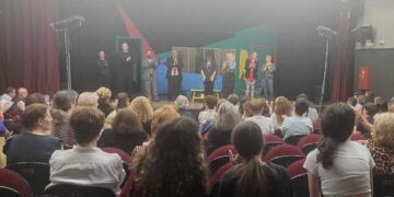 Καταχειροκροτήθηκε η παράσταση "Περπιρόπουλος ο Μέγας" του Μ. Πιτένη την Τετάρτη στο Βελβεντό