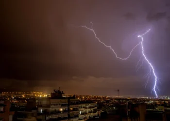 Κλέαρχος Μαρουσάκης: Επικίνδυνη μεταβολή του καιρού με καταιγίδες και επικίνδυνους ανέμους