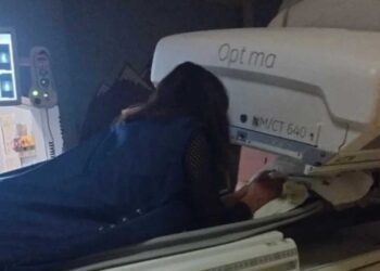 Κίνηση ανθρωπιάς από ακτινολόγο: Μπήκε στον αξονικό τομογράφο με εγκαταλελειμμένο βρέφος που δεν είχε συνοδό