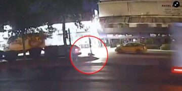 Λεωφόρος Αθηνών: Τα οχήματα περνούσαν για ώρα και δεν σταματούσε κανείς για τη 17χρονη που παρασύρθηκε - Δείτε βίντεο