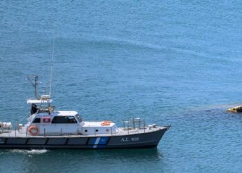 Τρόμος στην Επανομή: Παρασύρθηκε μητέρα με τα παιδιά της κάνοντας ιστιοσανίδα