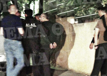 Θρίλερ στα Λιόσια με απανθρακωμένη σορό άνδρα – Εξετάζεται αν τον σκότωσε ο γιος του