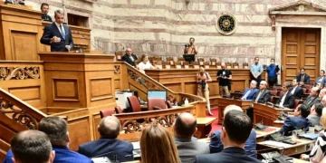 Κριτική από βουλευτές, απαντήσεις και μηνύματα από Μητσοτάκη στη συνεδρίαση της ΚΟ της ΝΔ
