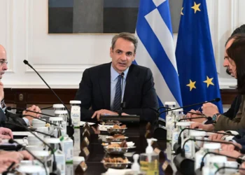 Ανασχηματισμός: Ραντεβού, τηλέφωνα και ζυμώσεις – Οι υποψήφιοι προς έξοδο και τα νέα ονόματα που ακούγονται