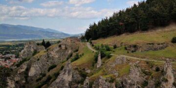 Ο Σύλλογος Ελλήνων Ορειβατών (Σ.Ε.Ο.) Κοζάνης διοργανώνει εξόρμηση στα ειδυλλιακά Κάστρα Σερβίων στις 9/6