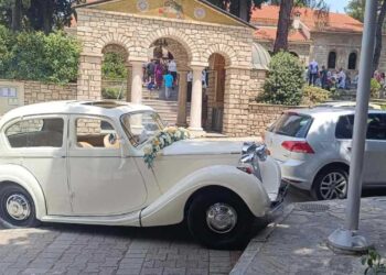 Οι Πτολεμαιδιώτες Dukes Racing εντυπωσίασαν για άλλη μια φορά με το Sunbeam-Talbot '38 που έγινε το όχημα ενός ονειρικού γάμου στην Κοζάνη!