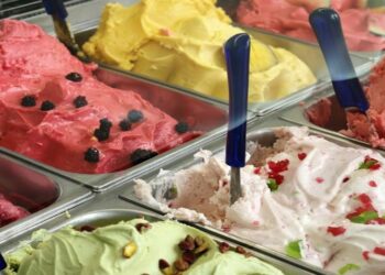 «Καίει» το παγωτό: Είδος πολυτελείας μετά τις αυξήσεις στις τιμές