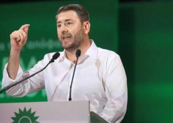 ΠΑΣΟΚ: Ανεξέλεγκτη σύγκρουση στη Χαριλάου Τρικούπη – Οι δελφίνοι και οι κινήσεις στην εσωκομματική σκακιέρα