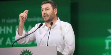 ΠΑΣΟΚ: Ανεξέλεγκτη σύγκρουση στη Χαριλάου Τρικούπη – Οι δελφίνοι και οι κινήσεις στην εσωκομματική σκακιέρα