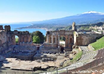 Σφάζουν τα ζώα και διώχνουν τους τουρίστες - Απελπιστική η κατάσταση στη γείτονα χώρα