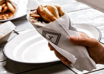 Παρ’ ολίγον τραγωδία στην Εύβοια: 13χρονος πήγε να πνιγεί με σουβλάκι