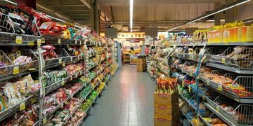 Σοβαρές ανατιμήσεις μέσα σε έξι μόλις μήνες: Ποια προϊόντα ακρίβυναν και πόσο - Ο «γρίφος» του βρεφικού γάλατος