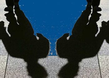 Συμμορία ανηλίκων έκλεψε κινητό από 15χρονο στην Κοζάνη με άσκηση βίας – Οι δράστες εντοπίστηκαν με σιδερογροθιές και άλλα αντικείμενα