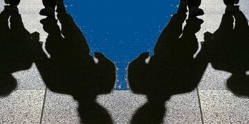 Συμμορία ανηλίκων έκλεψε κινητό από 15χρονο στην Κοζάνη με άσκηση βίας – Οι δράστες εντοπίστηκαν με σιδερογροθιές και άλλα αντικείμενα