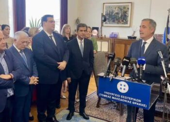 Τα παρασκήνια, τα μηνύματα και οι παρουσίες στην τελετή παράδοσης-παραλαβής του ΥΜΑΘ