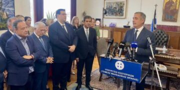 Τα παρασκήνια, τα μηνύματα και οι παρουσίες στην τελετή παράδοσης-παραλαβής του ΥΜΑΘ