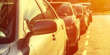 Το απλό κόλπο για να δροσίσεις γρήγορα την καμπίνα του αυτοκινήτου –Τι πρέπει να κάνεις (video)