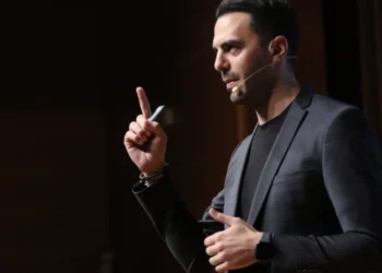 «Χάρη πάμε;»- O Χριστοδουλάκης στηρίζει Δούκα για την ηγεσία του ΠΑΣΟΚ