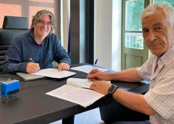 Υπογραφή σύμβασης από τον Δήμαρχο Σερβίων Χρήστο Ελευθερίου για τη Συντήρηση και Αποκατάσταση της Εσωτερικής Οδοποιίας Σερβίων