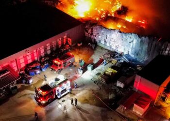 Υπόθεση δηλητηρίασης μαθητών στη Λαμία: Εντοπίστηκαν πρώτες ύλες που είχαν λήξει ένα χρόνο πριν στο εργοστάσιο παρασκευής των γευμάτων