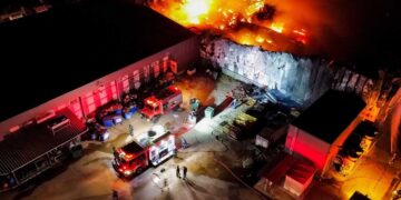 Υπόθεση δηλητηρίασης μαθητών στη Λαμία: Εντοπίστηκαν πρώτες ύλες που είχαν λήξει ένα χρόνο πριν στο εργοστάσιο παρασκευής των γευμάτων