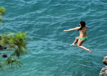 Καιρός: Ο καύσωνας φεύγει, το νέο κύμα ζέστης έρχεται από Δευτέρα