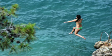 Καιρός: Ο καύσωνας φεύγει, το νέο κύμα ζέστης έρχεται από Δευτέρα