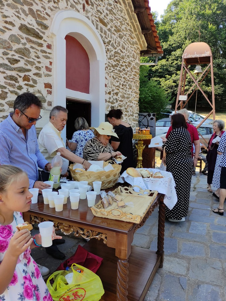 (φωτό) Η Βλάστη γιόρτασε με ευλάβεια, παραδοσιακές φορεσιές και κατάθεση στεφάνων τη γιορτή του Προφήτη Ηλία 