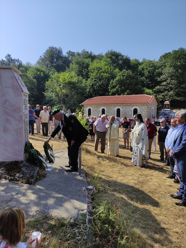 (φωτό) Η Βλάστη γιόρτασε με ευλάβεια, παραδοσιακές φορεσιές και κατάθεση στεφάνων τη γιορτή του Προφήτη Ηλία 