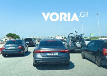 Ουρές χιλιομέτρων στον συνοριακό σταθμό Ευζώνων - Μποτιλιάρισμα στον δρόμο για Χαλκιδική και Μάλγαρα