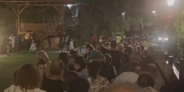 Άγιος Παϊσιος - Σουρωτή: Χιλιάδες στην αγρυπνία για τη γιορτή σήμερα - Λυγίζουν στον τάφο του (βίντεο)