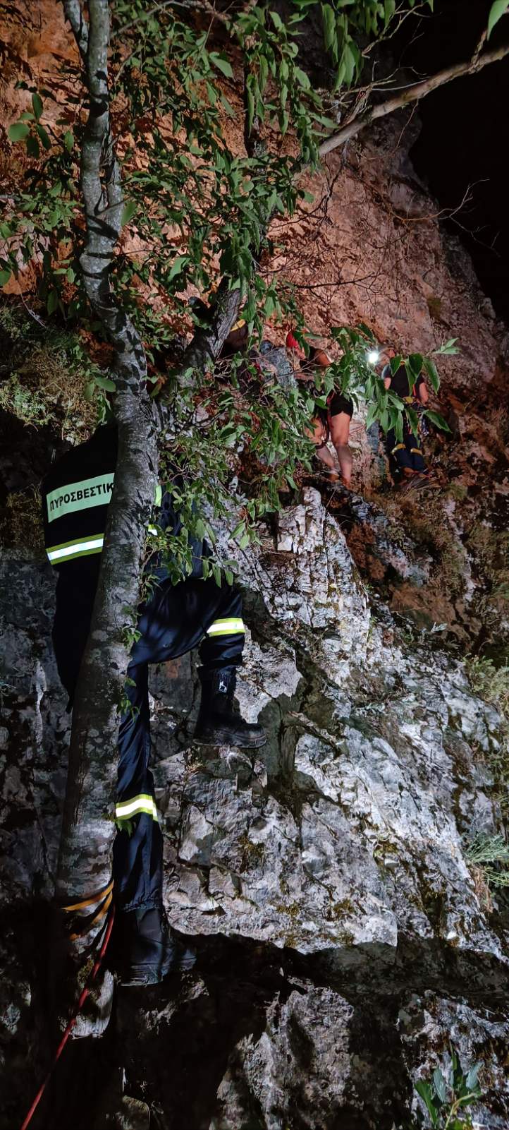 Αίσιο τέλος είχε η περιπέτεια με αναρριχητές στην Καστοριά που είχαν εγκλωβιστεί σε δύσβατο μονοπάτι