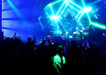 Δεσμεύτηκε η περιουσία δημοφιλούς τραγουδιστή για φοροδιαφυγή 1,5 εκατ. ευρώ και ξέπλυμα μαύρου χρήματος