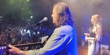 Το αδιαχώρητο εχθές στα Γρεβενά με Μελίνα Ασλανίδου, Χρήστο Παπαδόπουλο, Στέλιο Διονυσίου