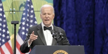 Μπάιντεν: «Είμαι η πρώτη μαύρη γυναίκα που υπηρέτησε με μαύρο πρόεδρο»