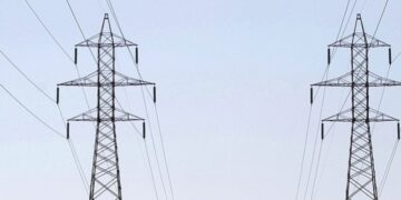 Ρεύμα: Στα 10 ευρώ ανά μεγαβατώρα το ειδικό τέλος στην ηλεκτροπαραγωγή από φ. αέριο – Επιδότηση στα τιμολόγια Αυγούστου