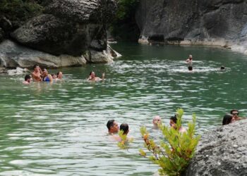 Δεκάδες κάτοικοι Γρεβενών κατέφυγαν στη δροσιά του Βενέτικου ποταμού -