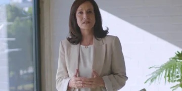 Υποψήφια πρόεδρος του ΠΑΣΟΚ η Άννα Διαμαντοπουλου: «Από την Κοζάνη στην Ελλάδα και την Ευρώπη»