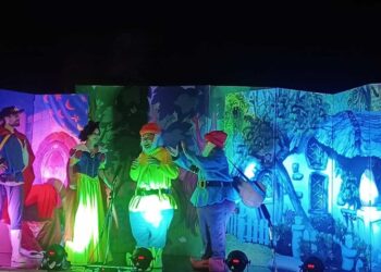 Εικόνες από την παιδική θεατρική παράσταση "Η Χιονάτη και οι 7... υπέροχοι μουσικοί" που πραγματοποιήθηκε στη Φλώρινα