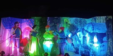 Εικόνες από την παιδική θεατρική παράσταση "Η Χιονάτη και οι 7... υπέροχοι μουσικοί" που πραγματοποιήθηκε στη Φλώρινα