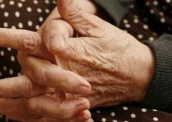 Εξαπάτησαν 2 ηλικιωμένους στην Καστοριά με την πρόφαση ότι συγγενικό τους πρόσωπο είχε τραυματιστεί σοβαρά και έχριζε ακριβής χειρουργικής επέμβασης