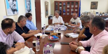 «Πράσινο χωριό» σε εξέλιξη- Σύσκεψη για το έργο εγκατάστασης φωτοβολταϊκών στις κατοικίες της Ακρινής