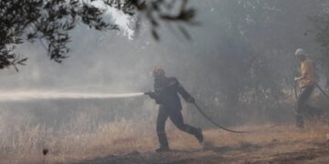 Φωτιά σε εξέλιξη σε δασική έκταση στην περιοχή Σκάφη Κοζάνης – Επέμβαση της Πυροσβεστικής