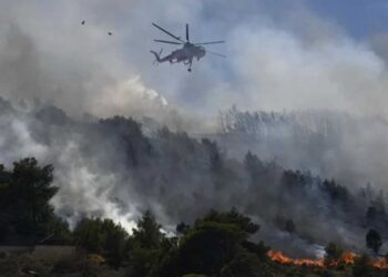Φωτιά τώρα: Δύσκολες μάχες σε Κω, Χίο και Κρήτη - Η εικόνα από τα μέτωπα