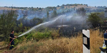 Φωτιά στο Βατερό Κοζάνης από πτώση κεραυνού (φωτο-video)