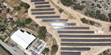 HELLENiQ ENERGΥ: Δημιουργία του πρώτου Φ/Β σταθμού αυτοπαραγωγής σε βιομηχανική της εγκατάσταση