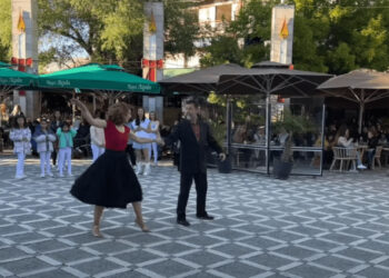 Τι γίνεται όταν η κεντρική πλατεία της Πτολεμαΐδας ενώνεται με τους "Πειρατές της Καραϊβικής";