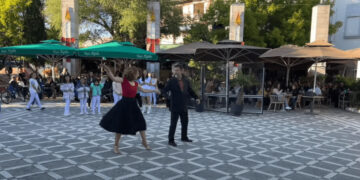 Τι γίνεται όταν η κεντρική πλατεία της Πτολεμαΐδας ενώνεται με τους "Πειρατές της Καραϊβικής";