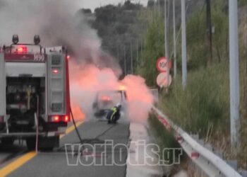 Κάηκε ολοσχερώς ΙΧ που "άρπαξε" φωτιά στην Εγνατία Οδό Βέροιας - Κοζάνης, μετά την Σήραγγα 5 προς Κοζάνη.